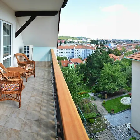 Konukevi Bird's Nest Brno